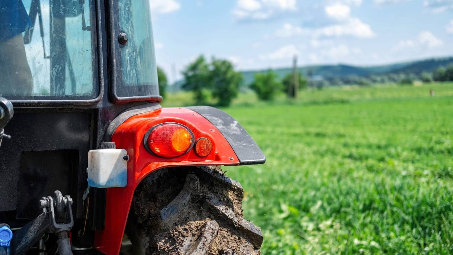 Skrzynia hydrostatyczna słabnie po rozgrzaniu – co może być przyczyną?